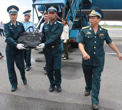 Đưa di cốt phi công Su-22 về đất mẹ: Vì sao không phủ Quốc kỳ?