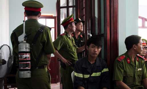 Hàng trăm cảnh sát tại phiên xử vụ truy sát kinh hoàng