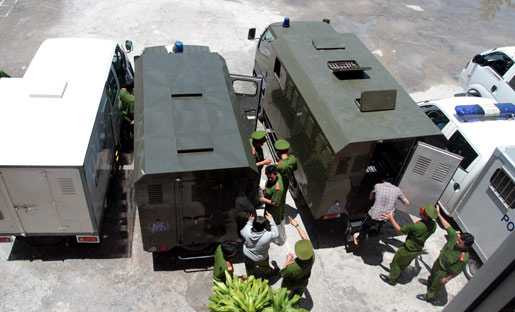 Hàng trăm cảnh sát tại phiên xử vụ truy sát kinh hoàng