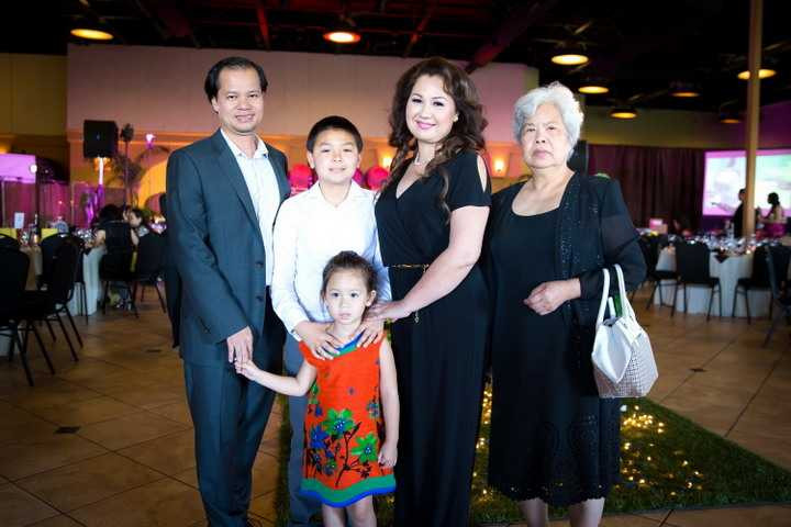 Đây là một hoạt động cộng đồng giúp cô gần gũi hơn với mọi người cũng như có thể góp chút ít sức của mình vào quỹ từ thiện. Ở hàng ghế khán giả còn có sự xuất hiện của gia đình Jennifer Chung, bà ngoại, ba mẹ và các em đều đến cổ vũ cho cô. Jennifer Chung luôn cảm thấy mình may mắn khi được sống trong tình yêu thương của mọi người .