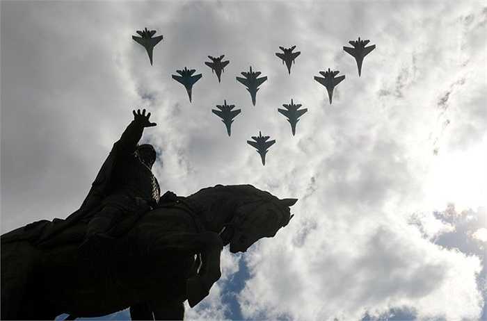 Su-34, Su-27 và MiG-29 tạo hình