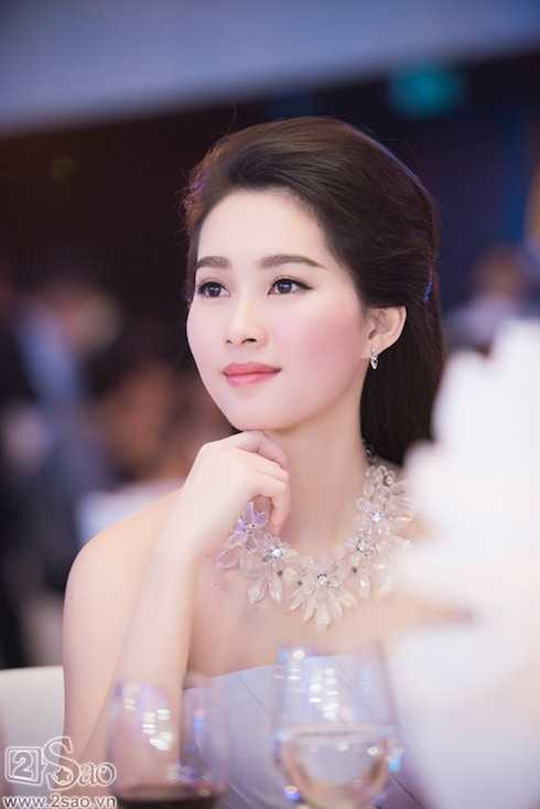 Nhan sắc đẹp mê hồn của hoa hậu Thu Thảo.