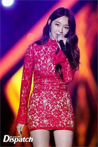 Nữ ca sỹ nhóm nhạc Divachi có số đo cơ thể lý tưởng. Vòng eo 61cm, vòng ba khoảng 94cm. Kang Min Kyung cũng chính là MC nữ trong chương trình ca nhạc giao lưu Việt Hàn năm 2012 bên cạnh MC Nguyên Khang. 