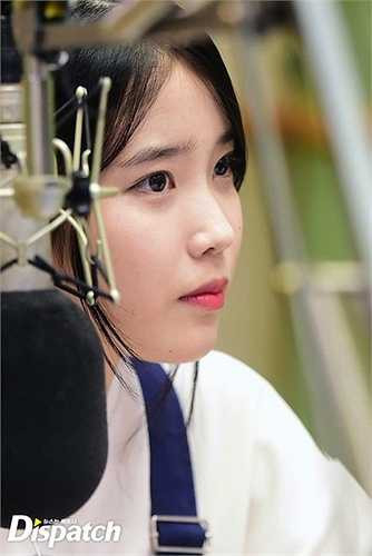 Nữ ca sỹ IU là ngôi sao không sợ bị phóng viên ảnh chụp gần. Giọng ca Good Day sở hữu bí quyết riêng để có được làn da không chút tì vết. 