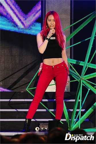 Những chiếc áo lửng hở eo rất được em út nhóm F(x) ưa thích 