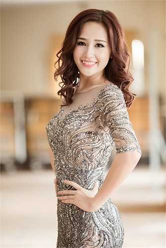 Một bức hình hút mắt với những đường cong 'không photoshop' của Mai Phương Thuý.