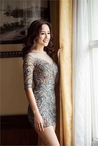 Cùng ngắm thêm những hình ảnh đẹp của Mai Phương Thuý trong những sự kiện gần đây:
