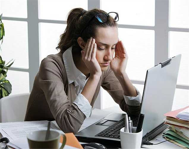 Khi cơ thể căng thẳng: co giật mắt có thể là một trong những dấu hiệu của stress. Mỏi mắt quá nhiều cũng có thể gây ra co giật mắt. Vì vậy, việc giảm các nguyên nhân gây ra căng thẳng sẽ giúp ngăn chặn sự co giật mắt.