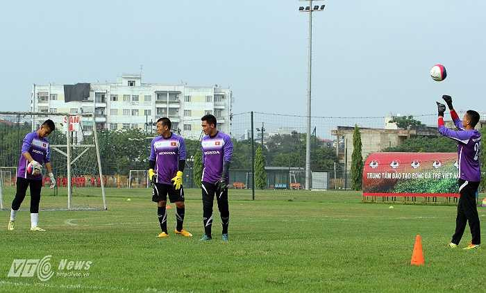 Những quả bóng này được BTC SEA Games 28 phát cho các đội tuyển U23 trong khu vực tập làm quen.