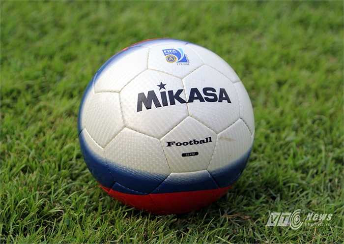 Tuy nhiên, Mikasa không phải là hãng chuyên về sản xuất bóng đá. Hãng này nổi tiếng với việc sản xuất bóng chuyền.