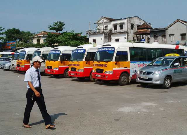 Tài xế xe buýt đồng loạt lãn công, hàng nghìn hành khách khốn đốn