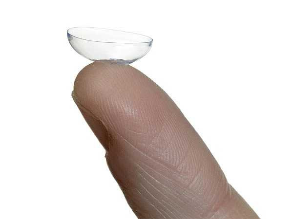 Đầu ngón tay xanh xao: Đầu ngón tay có màu xám, xanh hoặc tê biểu hiện sự lưu thông máu bị suy yếu. Rối loạn tuần hoàn này được gọi là bệnh Raynaud khiến bàn tay lạnh và tê đầu ngón tay. 