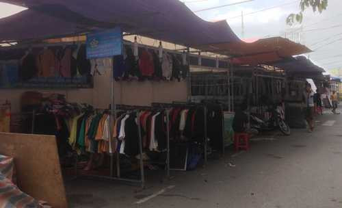 TP.HCM: Hài hước chính quyền chặn đường để bán hàng