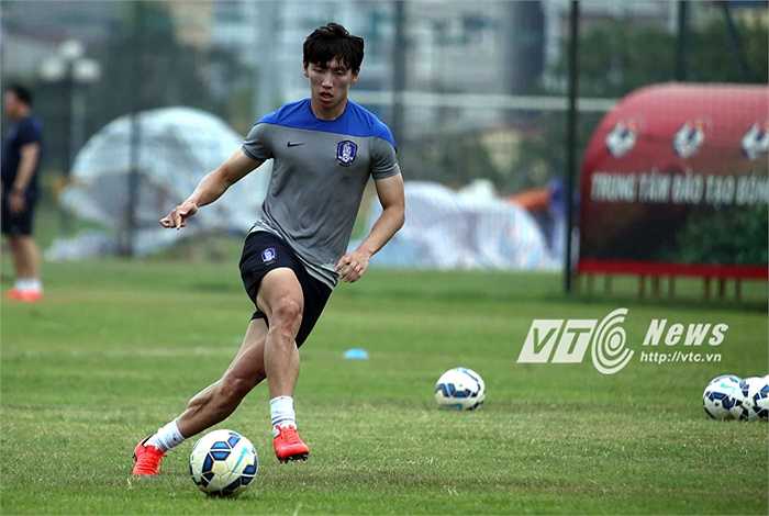Tuy nhiên, trận đấu với U23 Việt Nam diễn ra vào lúc 19h nên không ảnh hưởng nhiều tới các cầu thủ.(Ảnh: Quang Minh)