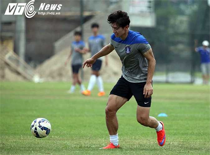 Các cầu thủ U23 Hàn Quốc rất có ý thức bảo vệ làn da.(Ảnh: Quang Minh)