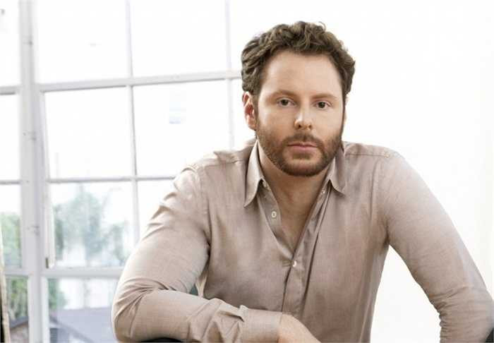 Sean Parker - tài sản 2,7 tỷ USD. Nhà sáng lập mạng chia sẻ Napster thậm chí còn có phần bất hảo hơn khi ông từng là một hacker có tiếng và có thời gian bị FBI để ý. Sau này, ông bỏ học và trở thành một trong những người thành công nhất ở lĩnh vực công nghệ