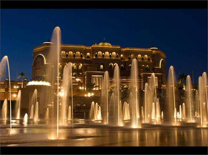 Vẻ đẹp lung linh huyền ảo về đêm của khách sạn 7 sao Emirates Palace