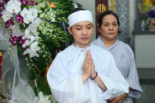 Kiều Oanh kết hôn với Duy Nhân chưa được một năm đã trở thành góa phụ.