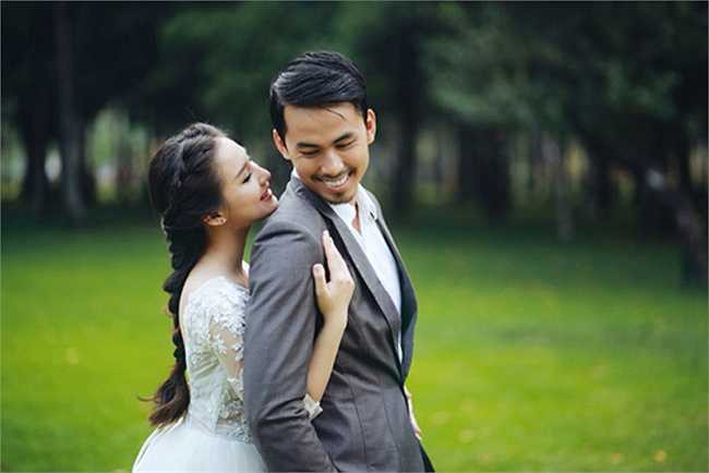 Trong đó, người vợ mới cưới tên Kiều Oanh đã là chỗ dựa vững chắc cho nam diễn viên kiêm người mẫu này. Khi còn bên nhau, họ có nhiều hình ảnh đẹp khiến người xem xúc động. 