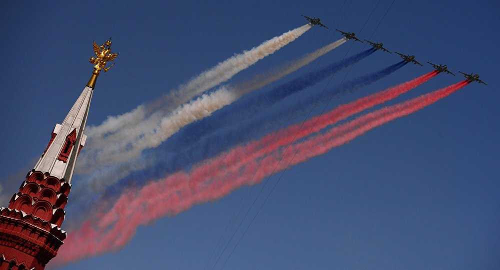 Máy bay Nga vẽ quốc kỳ