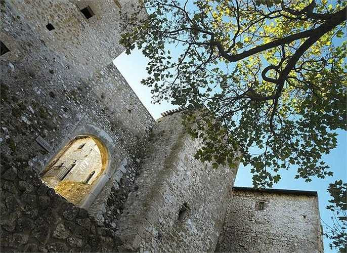 Thị trấn Santo Stefano Sextantio chứng kiến dòng người bỏ ra ngoài tìm việc khiến cho nơi đây trở nên hoang vắng