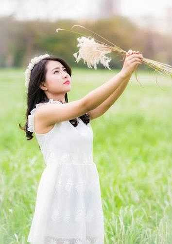 Thảo Rosy chụp bộ ảnh này để lưu giữ lại những bức ảnh đẹp cùng với hoa cỏ lau. 