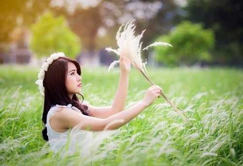 Cô ra dáng một tiểu thư đáng yêu.