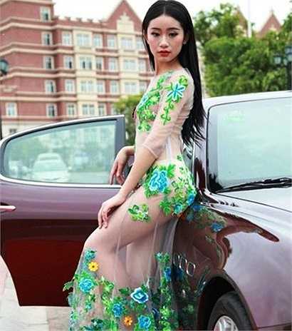 Vừa qua, một Học viện hàng không ở tỉnh Tứ Xuyên, Trung Quốc đã gây chú ý khi đứng ra tổ chức hẳn một buổi lễ tốt nghiệp xa hoa không kém gì sự kiện thảm đỏ.