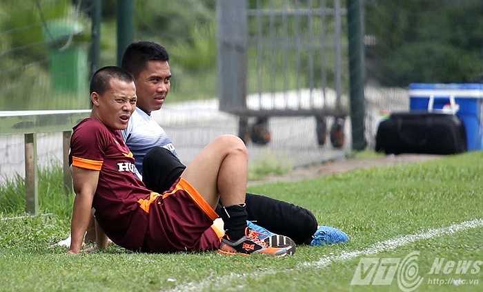 Khuôn mặt khá buồn của Thành Lương ngoài đường pitse (Ảnh: Quang Minh)