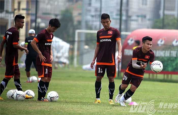 Tất cả đều sẵn sàng chờ lệnh từ thầy Miura (Ảnh: Quang Minh)