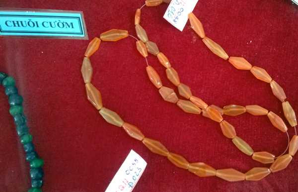 Bộ trang sức đá ngàn năm có một ở Quảng Nam