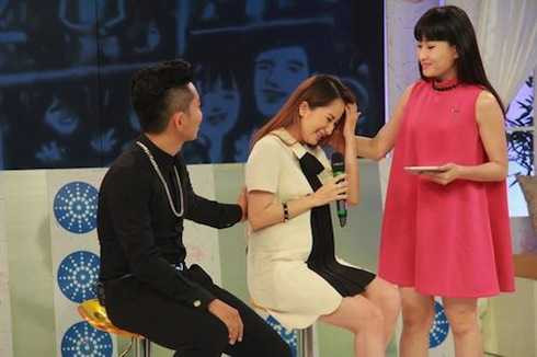 Cô òa khóc ngay đầu chương trình vì không làm củ được cảm xúc.