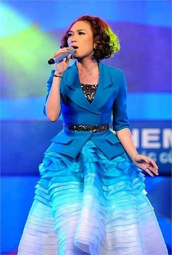 Bộ đồ kém đẹp của Mỹ Tâm tại 'Âm nhạc và bước nhảy' ...