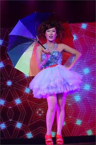 'Cưa sừng làm nghé' quá đà khiến Mỹ Tâm thành 'thảm hoạ thời trang'.