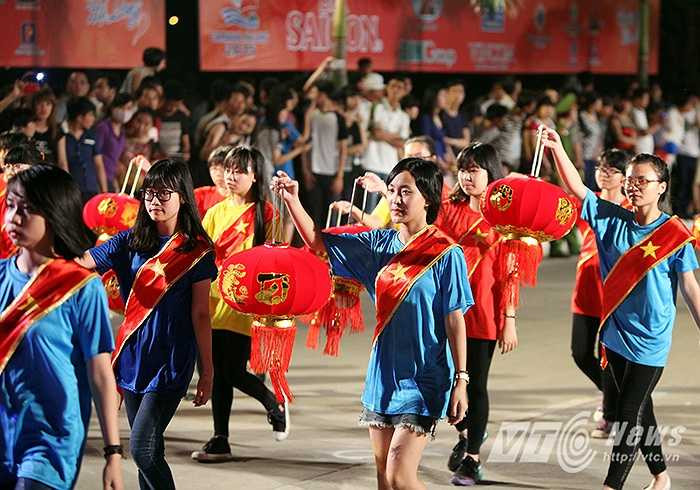 Carnaval Hạ Long là một chương trình xã hội hóa, và theo Ban tổ chức, đến nay đã nhận được hơn 8 tỉ đồng ủng hộ từ các nhà tài trợ.