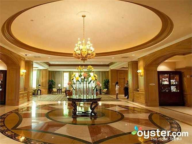 10.Four Seasons Hotel Las Vegas: Khách sạn này có từ lâu nhưng vẫn có các dịch vụ sang trọng. Đây là lựa chọn cho du khách thích bình yên, lặng lẽ