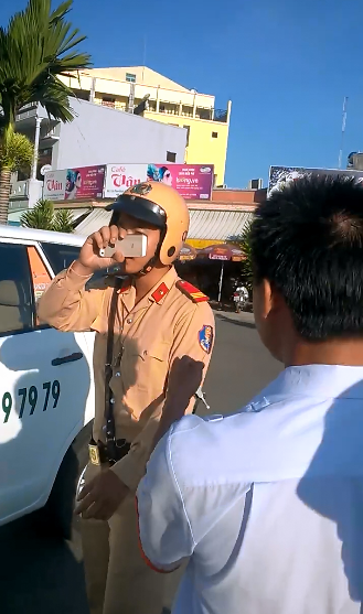 Quay clip CSGT phát tán trên mạng, tài xế taxi bị đình chỉ việc?