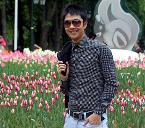 'Hiện tại mình chưa có người yêu đâu. Mình đang muốn có một người bạn gái để gác lại tất cả mọi thứ và có để tập trung vào yêu đương, chứ suốt ngày lên mạng, rồi mèo mun nhiều quá lại 'yêu' mèo hơn người thì khổ' - Thành Công chia sẻ.