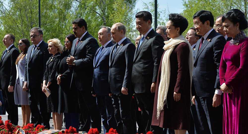 Các lãnh đạo viếng Mộ Chiến sỹ vô danh