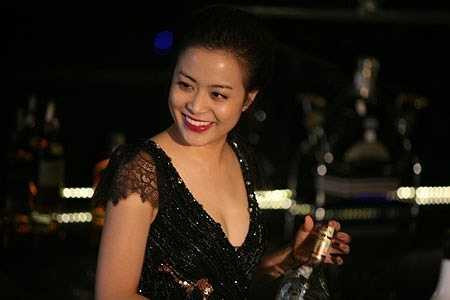 'Cuộc sống như một cuốn tiểu thuyết, có may mắn, lúc thành công khi thất bại nhưng Linh đã có rất nhiều sự yêu mến của khán giả. Có được những điều ấy thì mình phải chấp nhận cả những mặt trái của nó' - Hoàng Thuỳ Linh chia sẻ