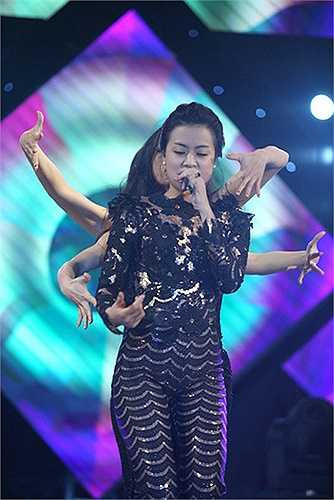 Hoàng Thùy Linh cũng khẳng định, cô chọn lựa theo dòng nhạc pop dance vì muốn trở thành một 'hot woman'