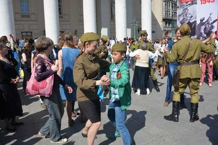 xúc động duyệt binh