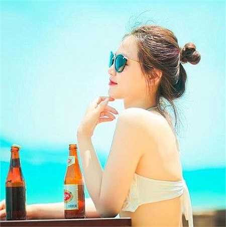 Ngân chia sẻ: 'Từ bé, mẹ là tấm gương để mình noi theo. Trong những lúc khó khăn nhất mẹ đã ở bên động viên, giúp mình vững vàng hơn trong cuộc sống'.