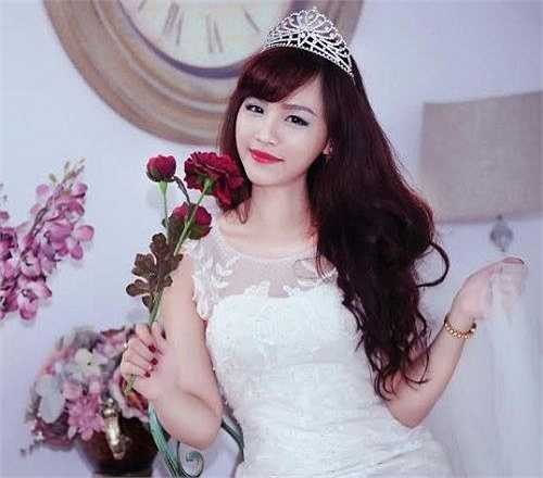 Cô bạn chia sẻ: 'Theo mình để trở thành một biên tập viên giỏi thì phải có kinh nghiệm viết lách. Việc đọc nhiều, viết nhiều sẽ giúp mình dễ dàng biên tập các mẩu tin viết'.