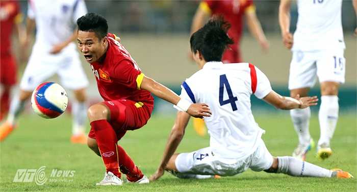 Đó là những tình huống đảo chân liên tục bên cánh trái trước khi có một pha ngoặt bóng hoặc căng ngang. (Ảnh: Quang Minh)