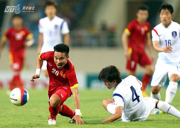 Không những tích cực di chuyển, Phi Sơn còn chơi bóng khá nhiệt. (Ảnh: Quang Minh)