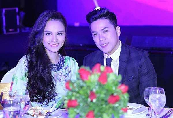 Giữa tháng 1, Hoa hậu Thế giới Người Việt Diễm Hương hạ sinh con trai đầu lòng ở Mỹ. Cậu bé là kết quả tình yêu giữa Diễm Hương và ông xã Quang Huy.