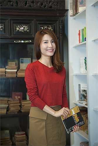 Cuối tuần này, Uyên Linh, Diễm My 9X, Lan Khuê… đã lựa chọn một hoạt động thư giãn khá thú vị: đi khám phá 'tổ ấm' mới của sách, chọn sách và những chậu cây xanh xinh xắn. 