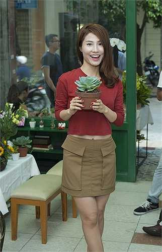 Diễm My diện đồ khá thoải mái. Cô tỏ ra rất hào hứng với hoạt động này.