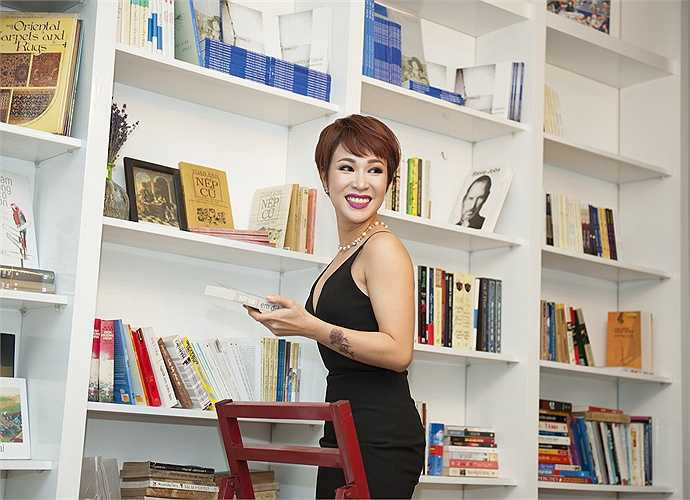 Vẻ sexy của Uyên Linh.